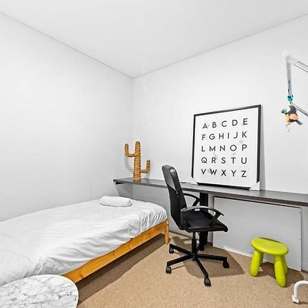 Four Bedroom Apartment With Facilities In Olympic Park Sydney Bagian luar foto