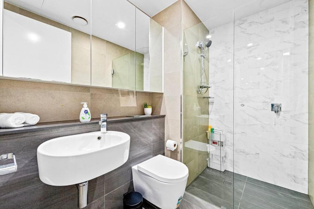 Four Bedroom Apartment With Facilities In Olympic Park Sydney Bagian luar foto