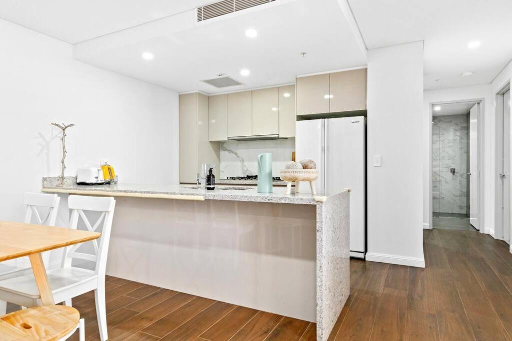 Four Bedroom Apartment With Facilities In Olympic Park Sydney Bagian luar foto