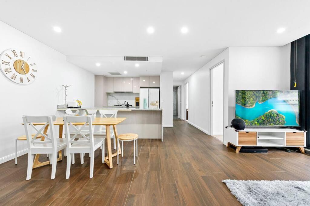 Four Bedroom Apartment With Facilities In Olympic Park Sydney Bagian luar foto