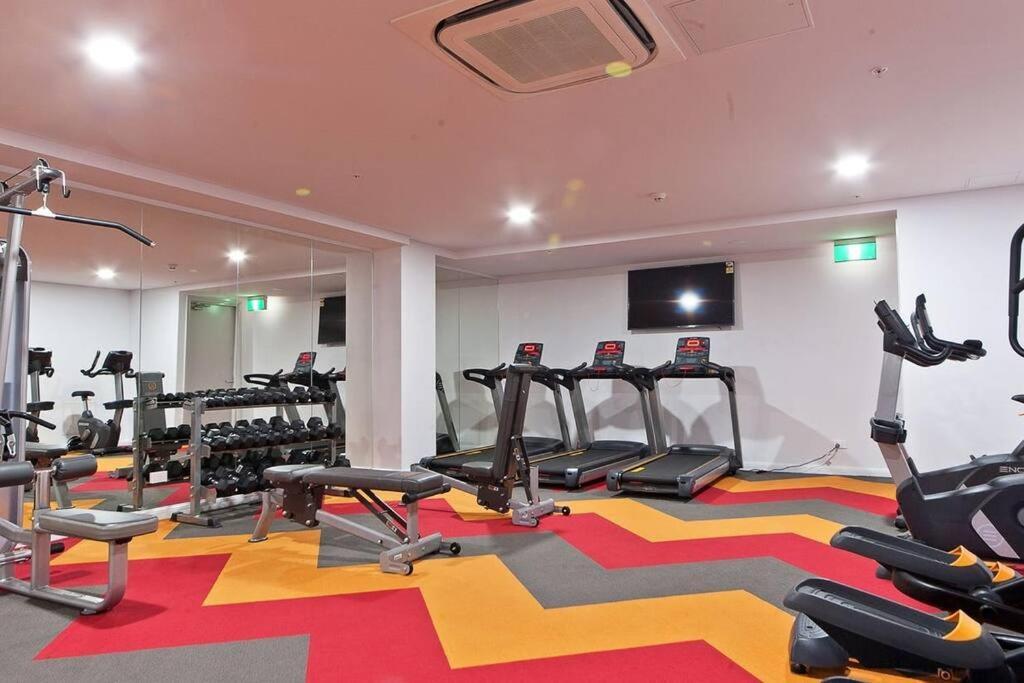 Four Bedroom Apartment With Facilities In Olympic Park Sydney Bagian luar foto