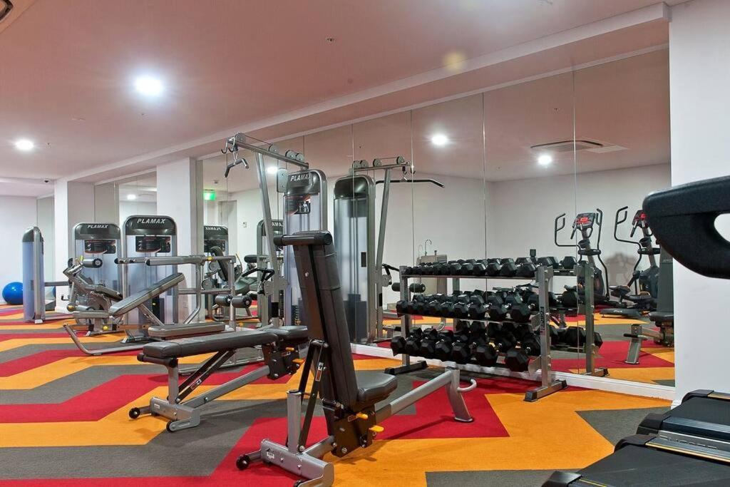 Four Bedroom Apartment With Facilities In Olympic Park Sydney Bagian luar foto
