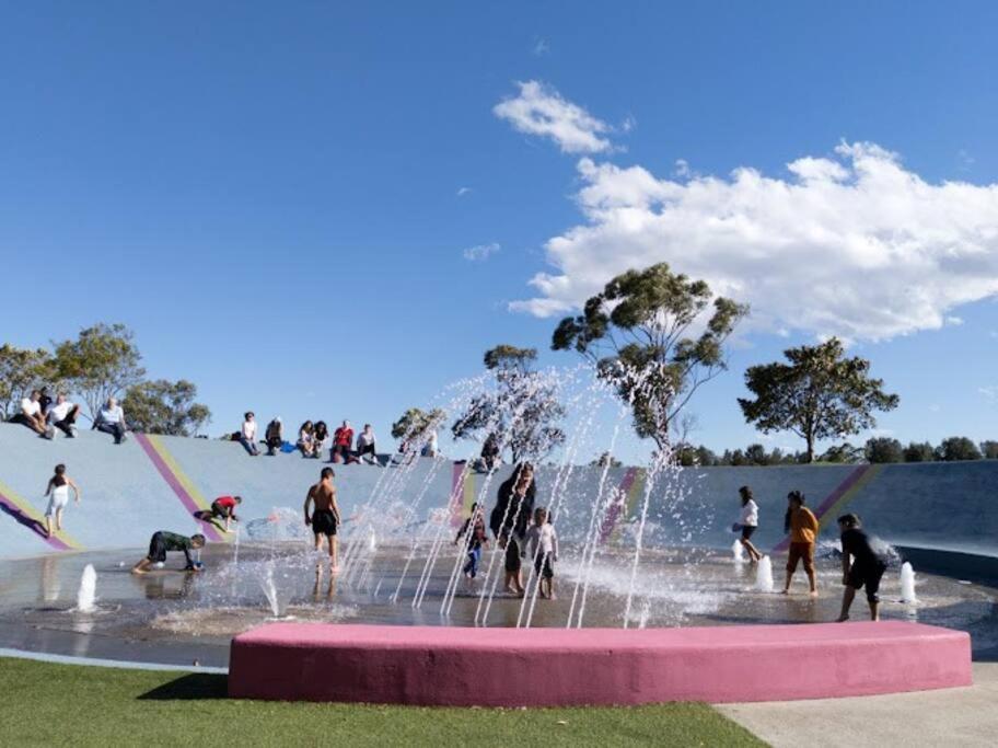 Four Bedroom Apartment With Facilities In Olympic Park Sydney Bagian luar foto