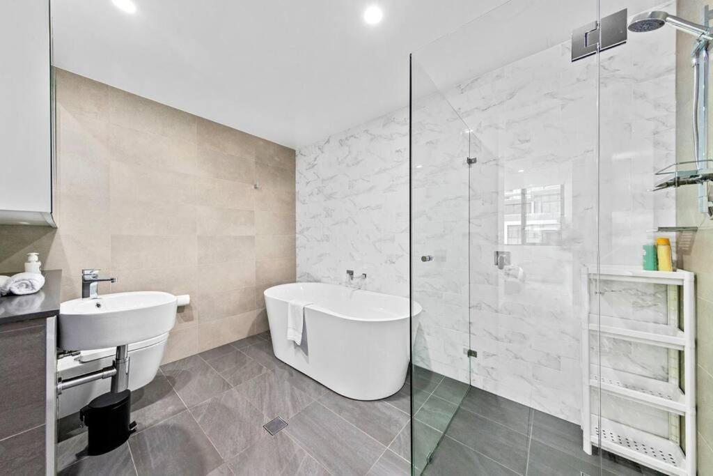 Four Bedroom Apartment With Facilities In Olympic Park Sydney Bagian luar foto
